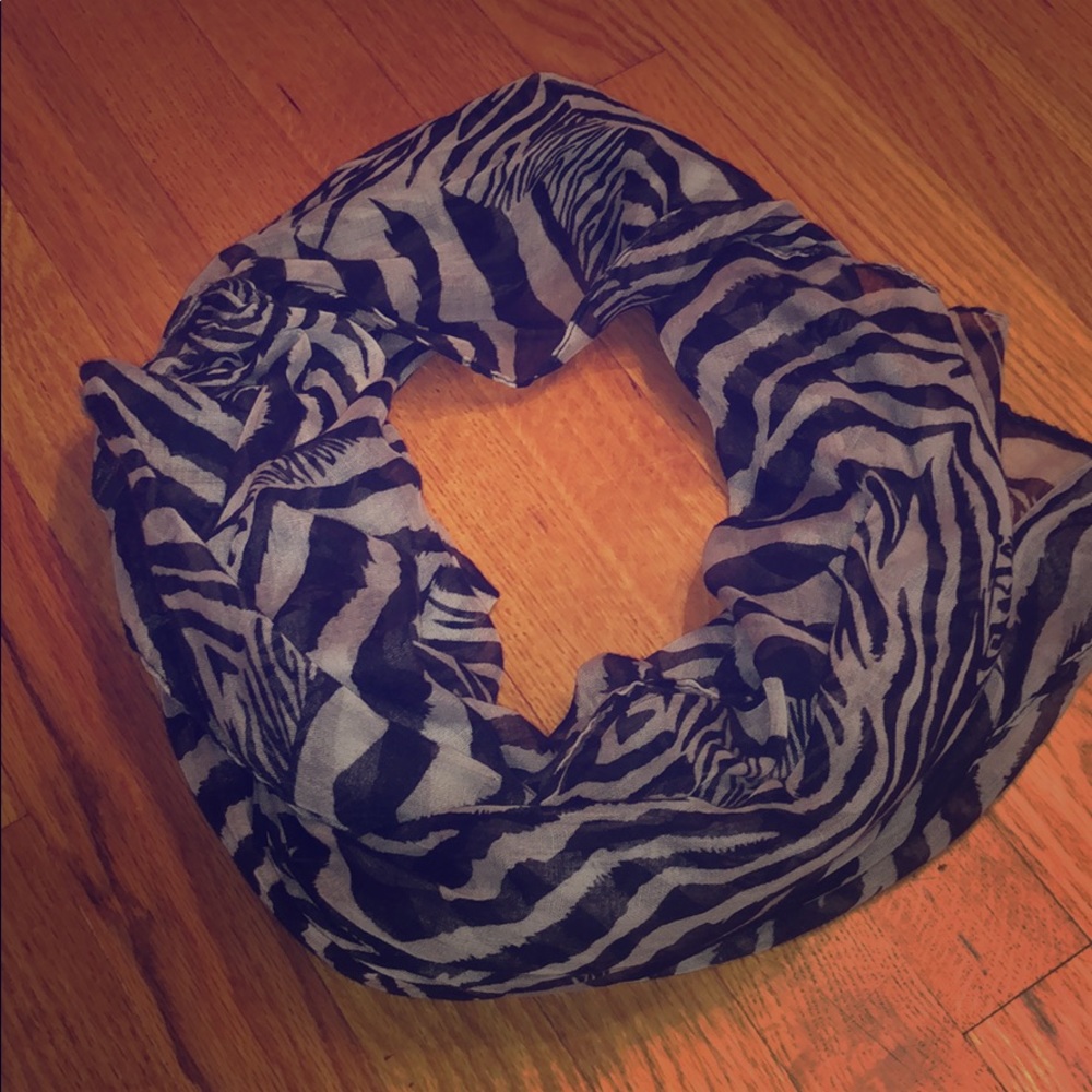 Animal 🐆 print scarf